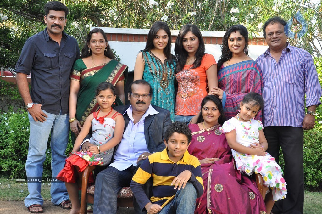 Summa Nachunu Irukku Tamil Movie Photos - 7 / 24 photos