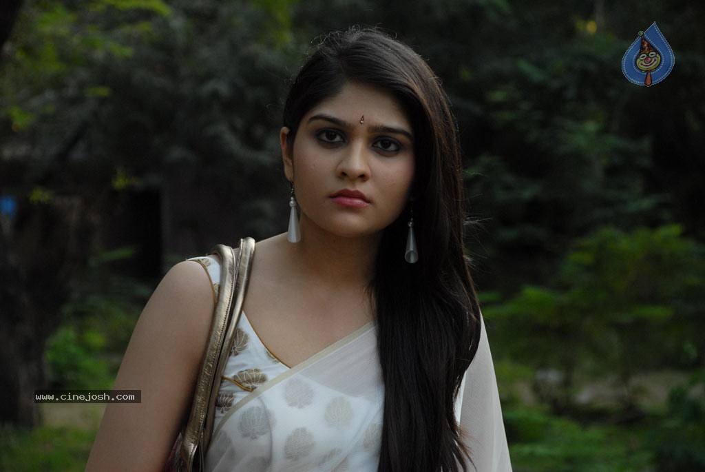 Summa Nachunu Irukku Tamil Movie Photos - 8 / 24 photos