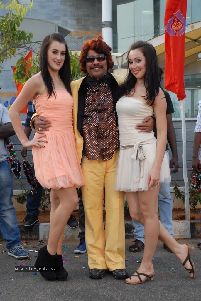 Summa Nachunu Irukku Tamil Movie Photos - 4 / 75 photos