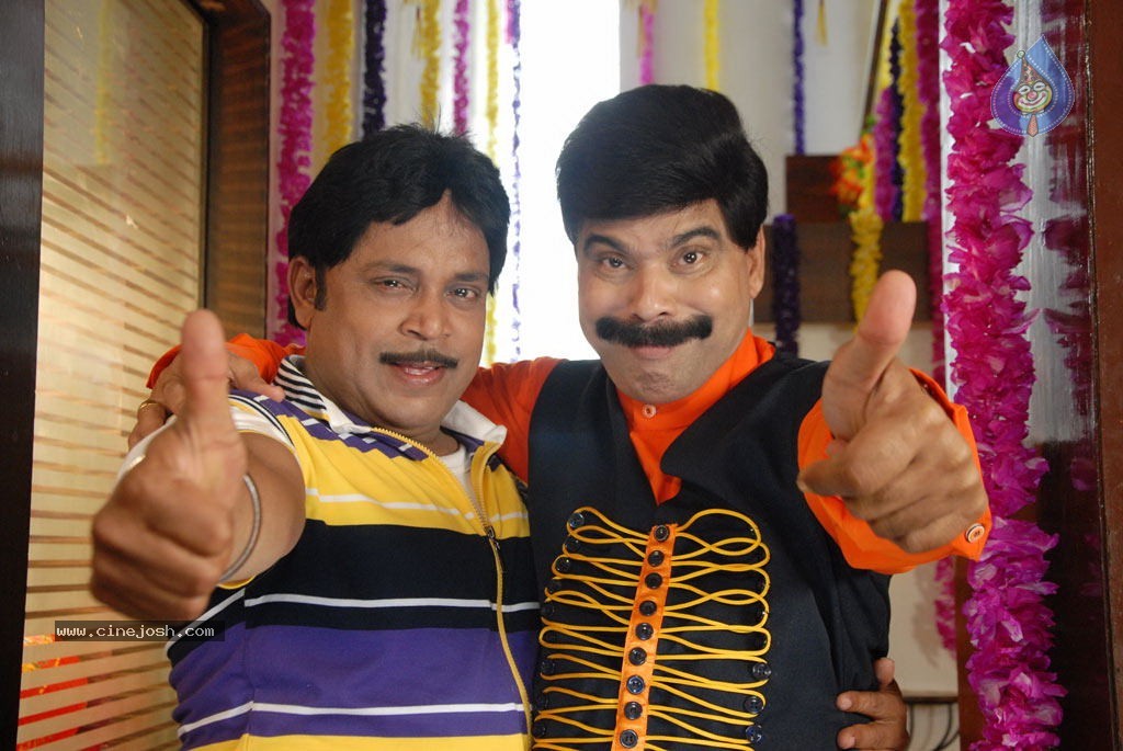 Summa Nachunu Irukku Tamil Movie Photos - 8 / 75 photos