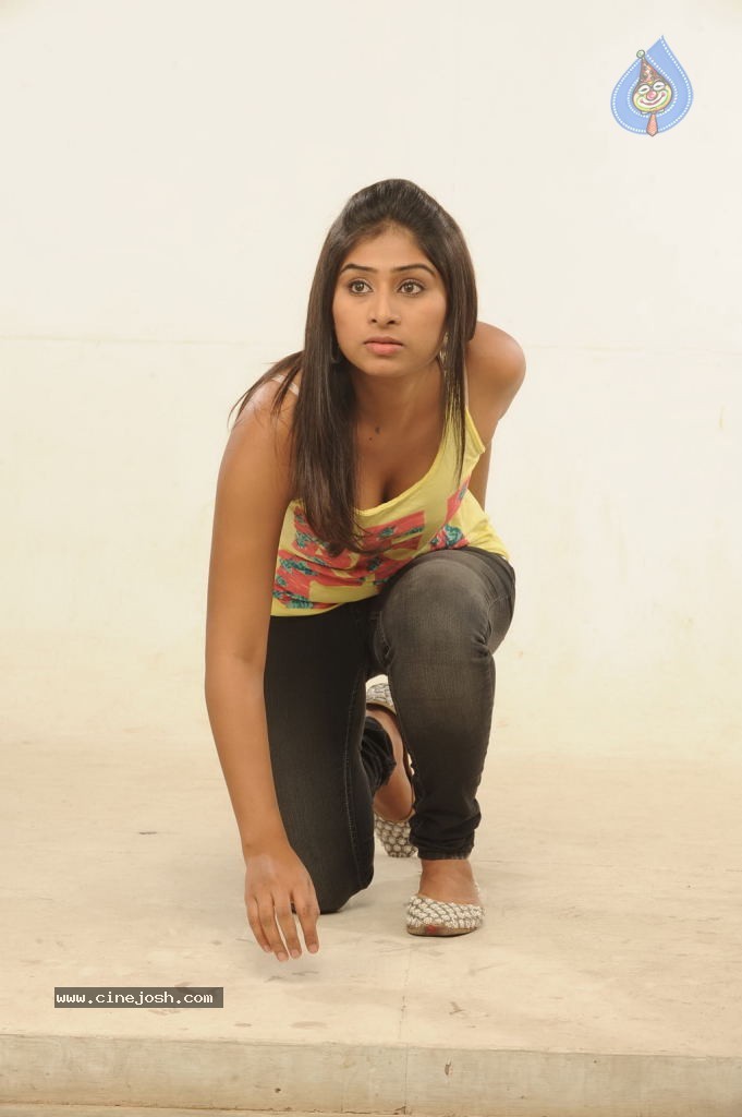 Summa Nachunu Irukku Tamil Movie Photos - 16 / 75 photos