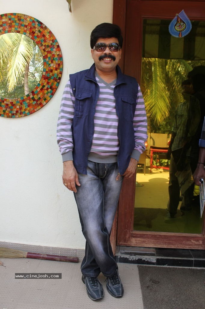 Summa Nachunu Irukku Tamil Movie Photos - 51 / 75 photos