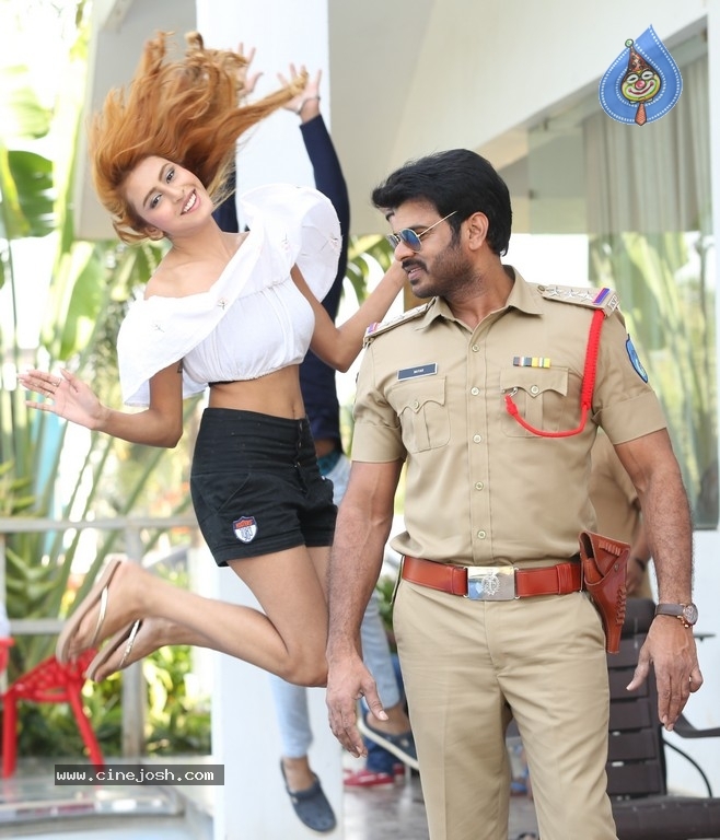 Super Sketch Movie Stills - 8 / 13 photos