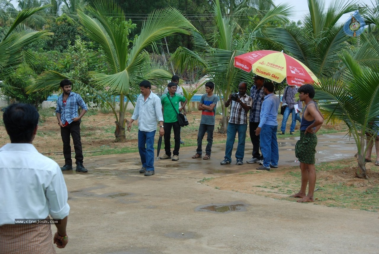 Suri Vs Varalakshmi Stills n Posters - 32 / 37 photos