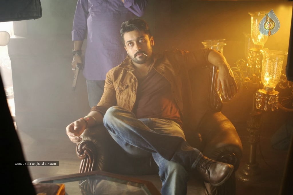 Surya Anjaan Tamil Movie 1st Look Stills - 2 / 12 photos