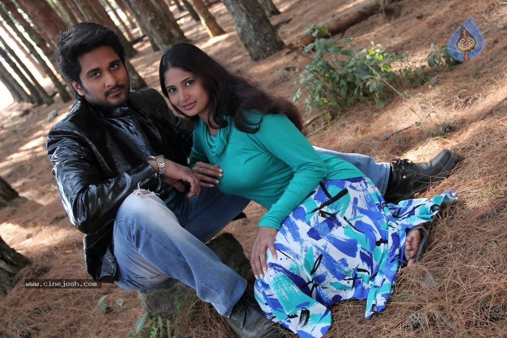 Sutrula Tamil Movie New Stills - 16 / 28 photos