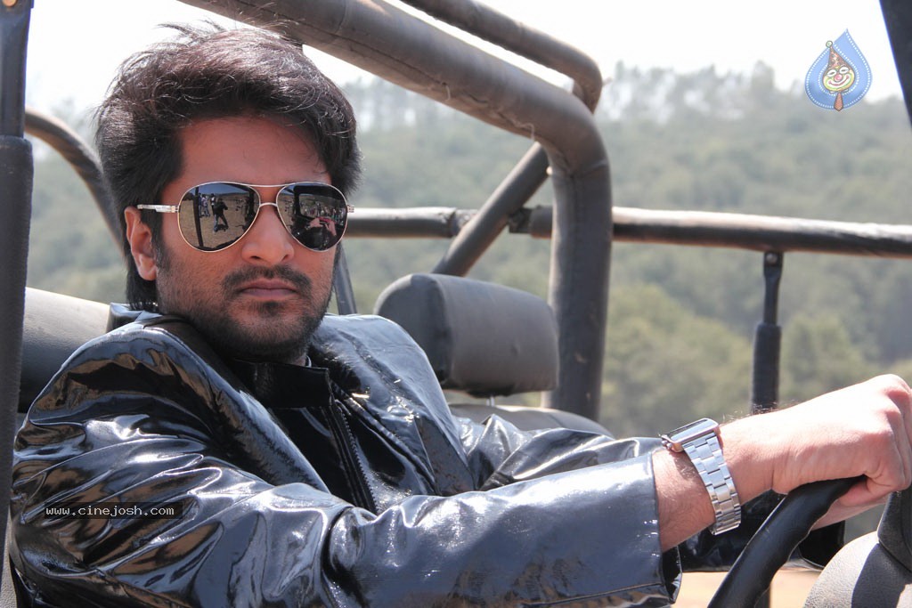 Sutrula Tamil Movie Stills - 26 / 74 photos