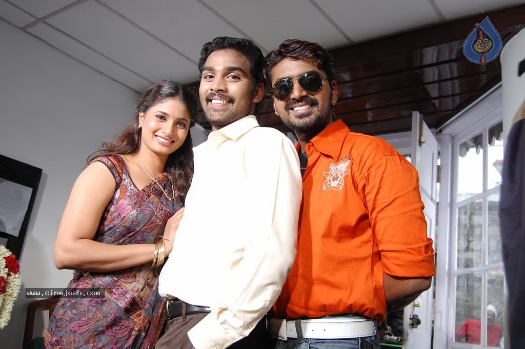 Sutrula Tamil Movie Stills - 48 / 74 photos