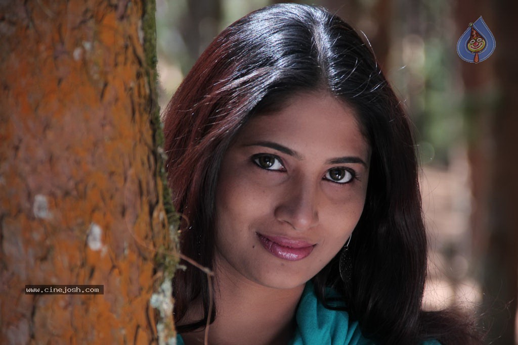 Sutrula Tamil Movie Stills - 51 / 74 photos