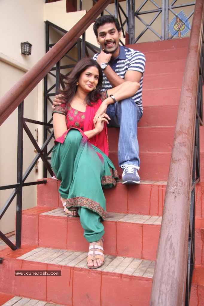Sutrula Tamil Movie Stills - 56 / 74 photos