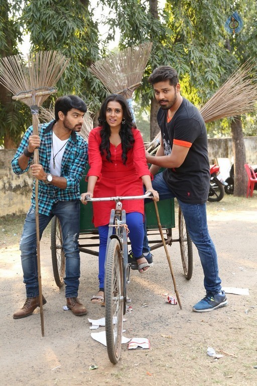 Swacch Bharat Event Pics in Pichhiga Nachav - 5 / 12 photos