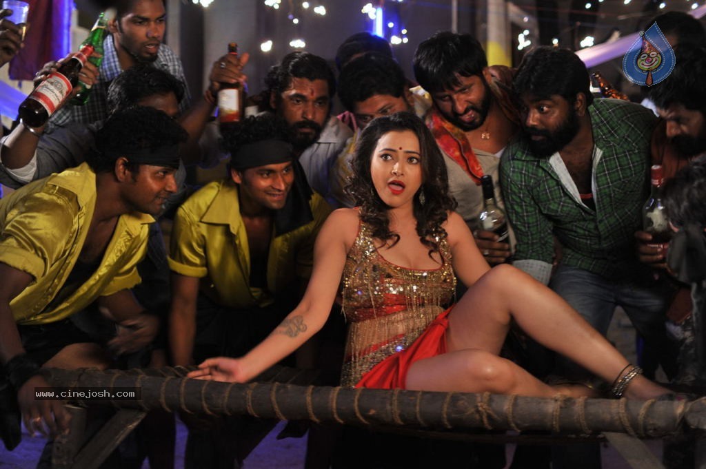 Swethabasu Item Song Stills in Intelligent Idiots - 5 / 27 photos