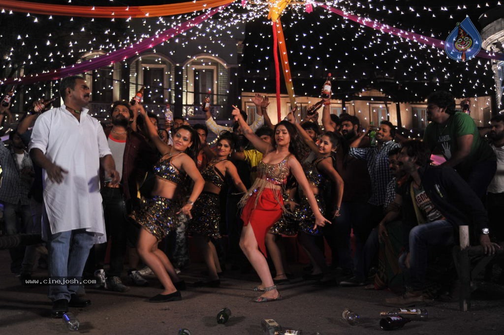 Swethabasu Item Song Stills in Intelligent Idiots - 22 / 27 photos
