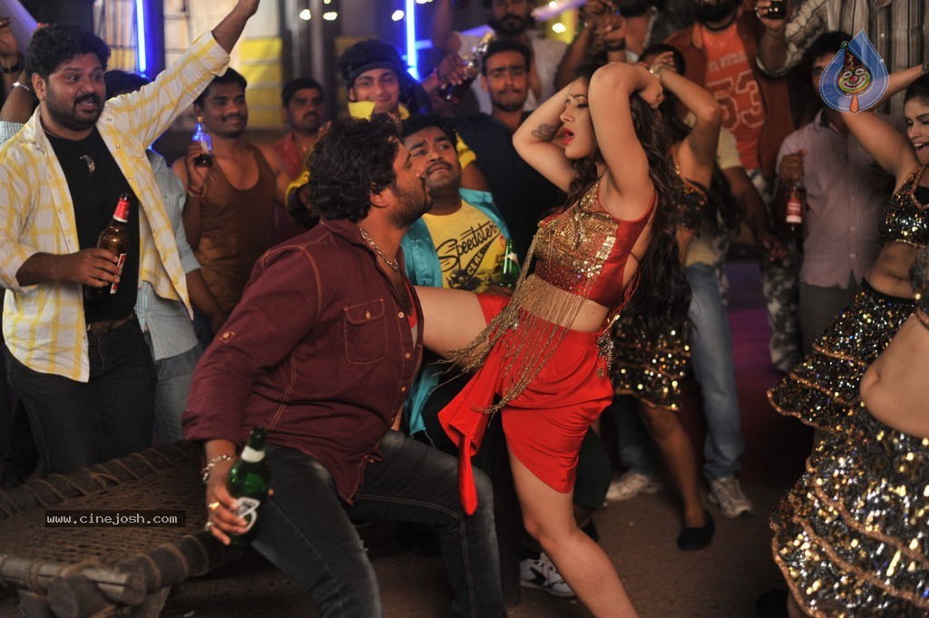 Swethabasu Item Song Stills in Intelligent Idiots - 27 / 27 photos