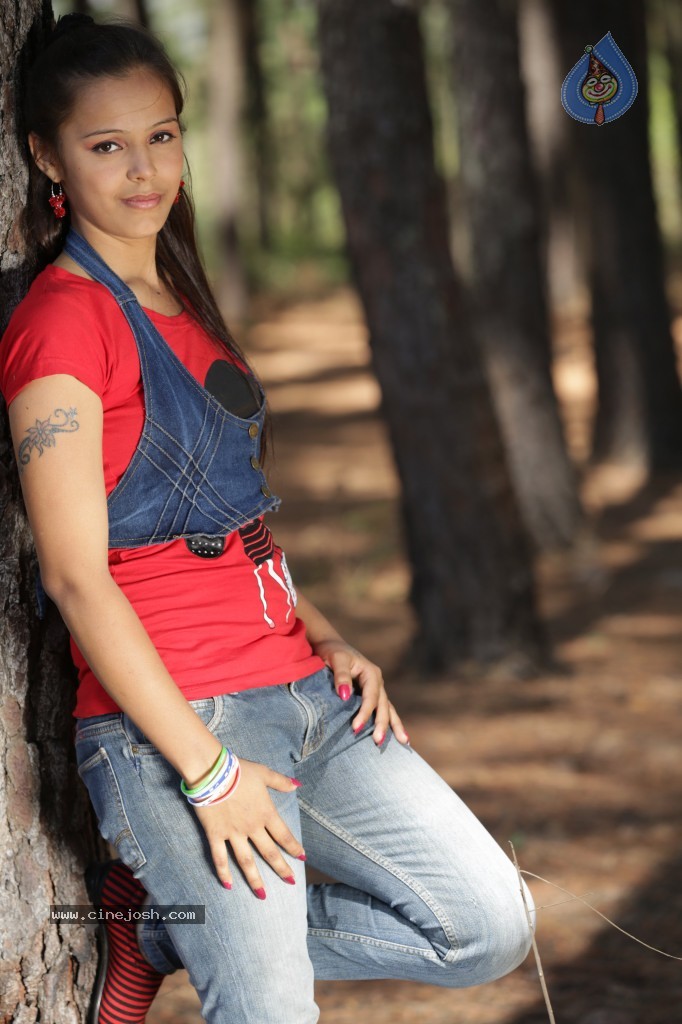 Tanu Nenu Mohammad Rafi Stills n Posters - 28 / 32 photos
