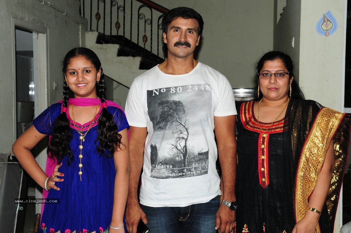 Taravata Katha Stills n Posters - 41 / 118 photos