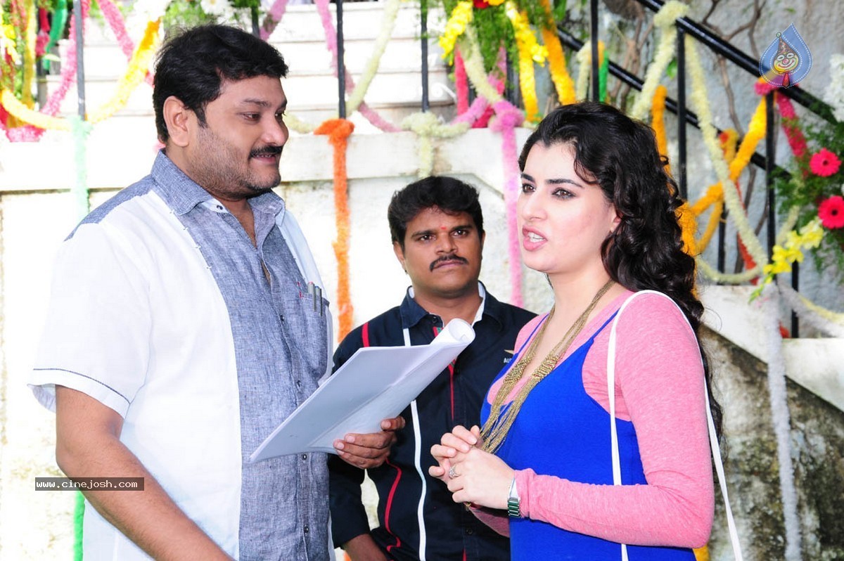 Taravata Katha Stills n Posters - 43 / 118 photos