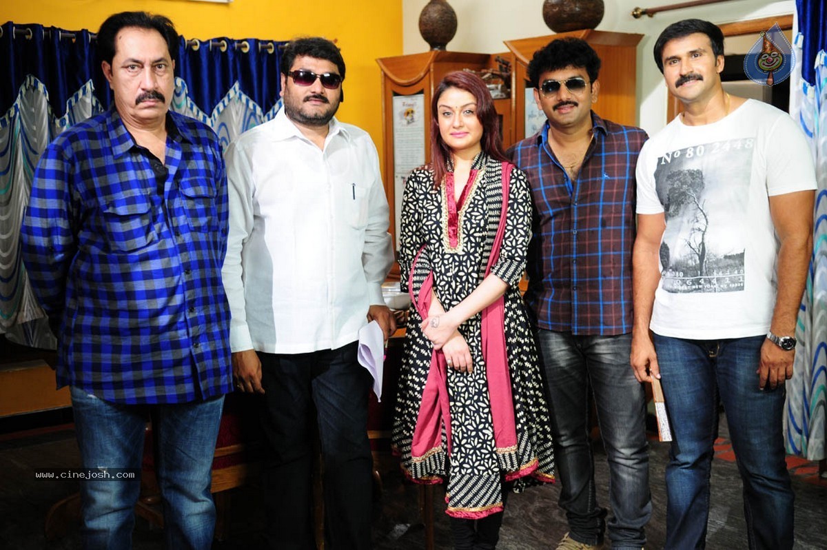 Taravata Katha Stills n Posters - 44 / 118 photos