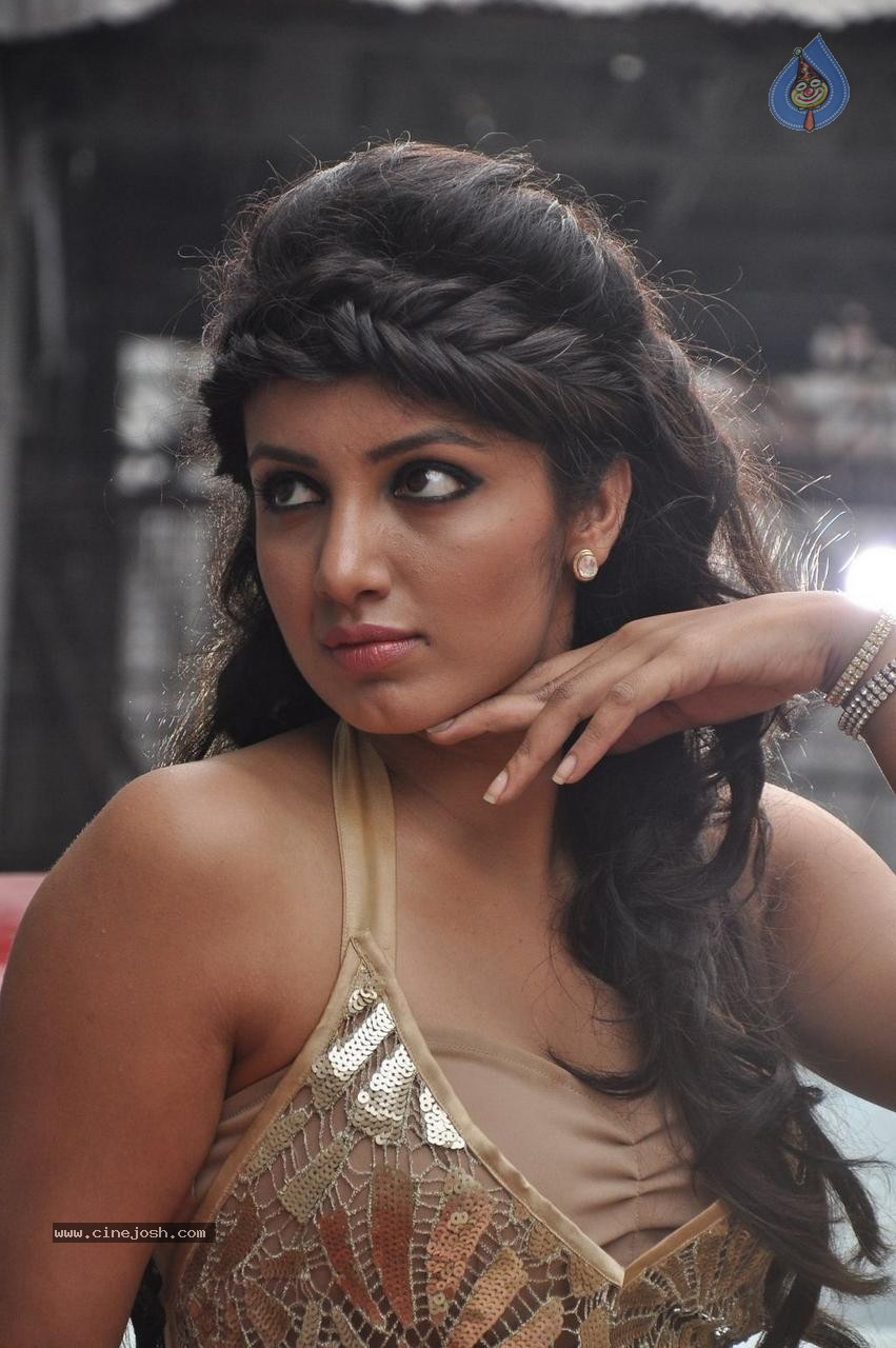 Tejaswi Stills in Natppathigaram 79 Tamil Movie  - 28 / 43 photos