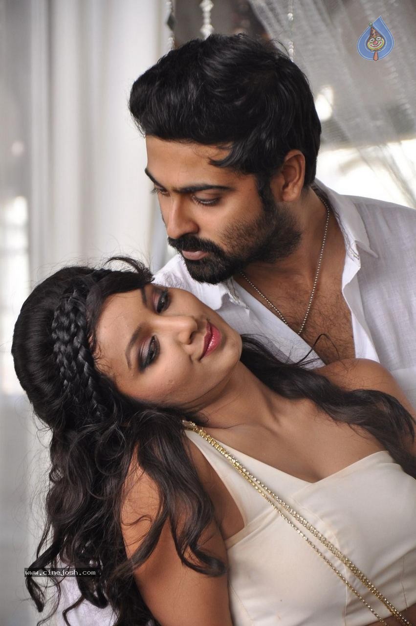 Tejaswi Stills in Natppathigaram 79 Tamil Movie  - 33 / 43 photos
