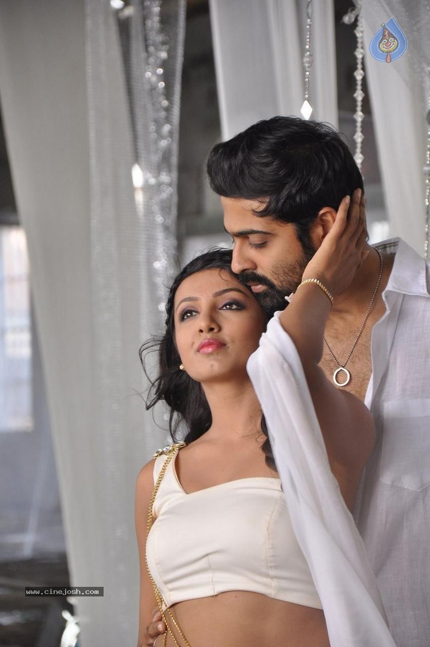 Tejaswi Stills in Natppathigaram 79 Tamil Movie  - 35 / 43 photos