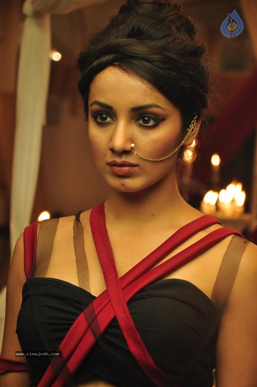 Tejaswi Stills in Natppathigaram 79 Tamil Movie  - 41 / 43 photos