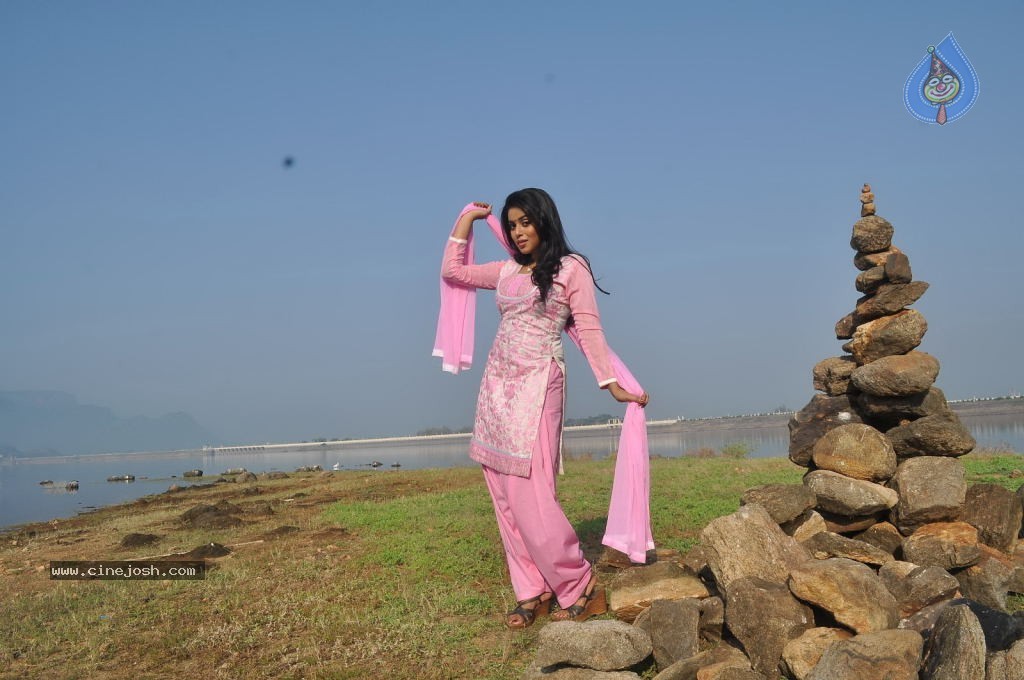 Telugulo Naaku Nachani Padam Prema Photos - 25 / 312 photos
