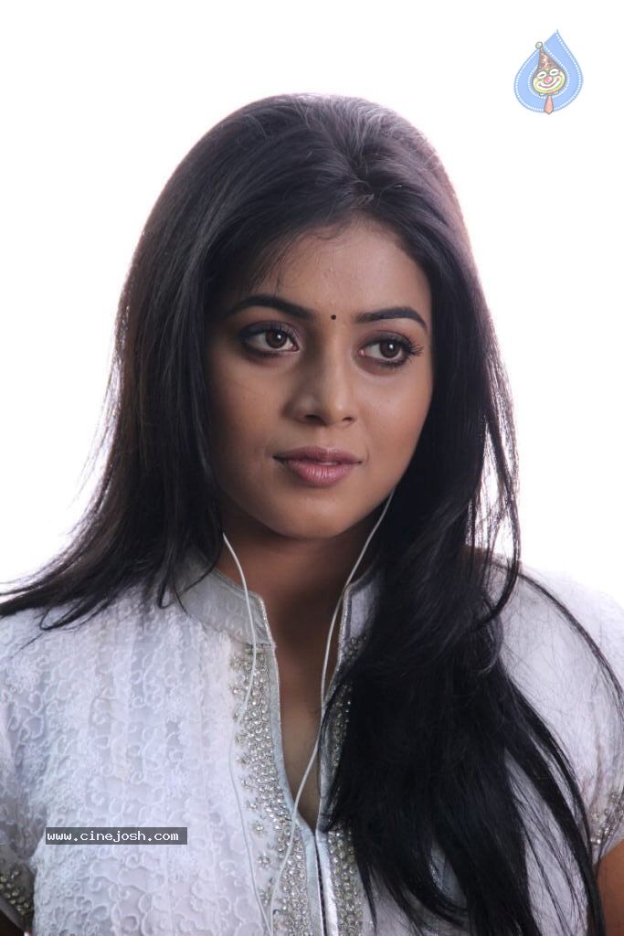 Telugulo Naaku Nachani Padam Prema Photos - 48 / 312 photos