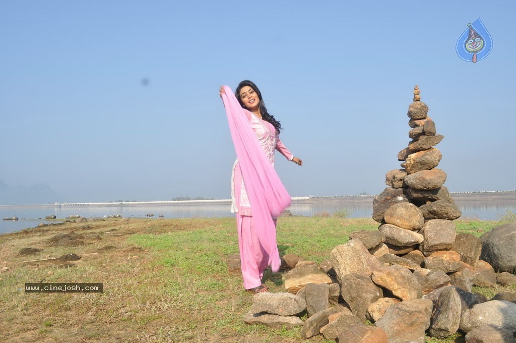 Telugulo Naaku Nachani Padam Prema Photos - 68 / 312 photos