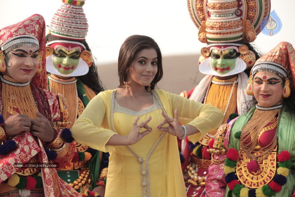Telugulo Naaku Nachani Padam Prema Photos - 256 / 312 photos
