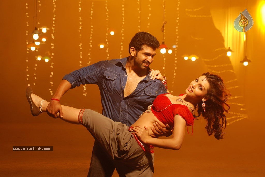 Thadaiyara Thaakka Tamil Movie Stills - 8 / 63 photos