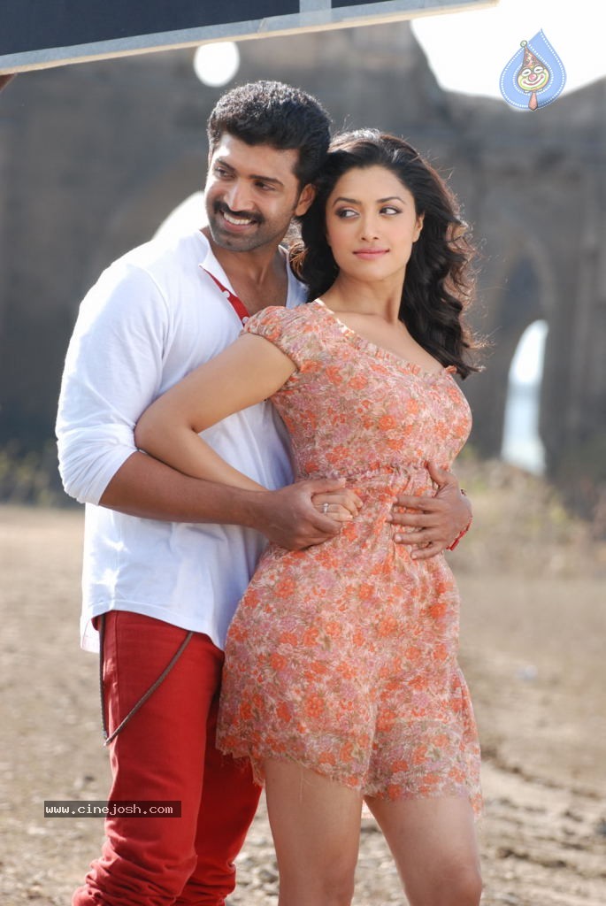Thadaiyara Thaakka Tamil Movie Stills - 33 / 63 photos