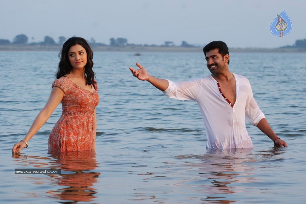 Thadaiyara Thaakka Tamil Movie Stills - 34 / 63 photos