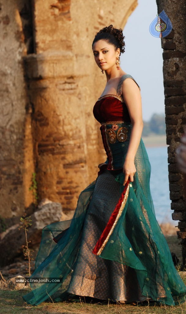 Thadaiyara Thaakka Tamil Movie Stills - 48 / 63 photos