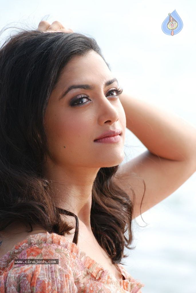 Thadaiyara Thaakka Tamil Movie Stills - 51 / 63 photos