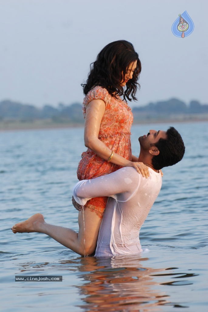 Thadaiyara Thaakka Tamil Movie Stills - 53 / 63 photos