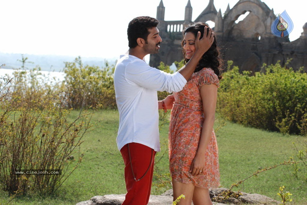 Thadaiyara Thaakka Tamil Movie Stills - 60 / 63 photos