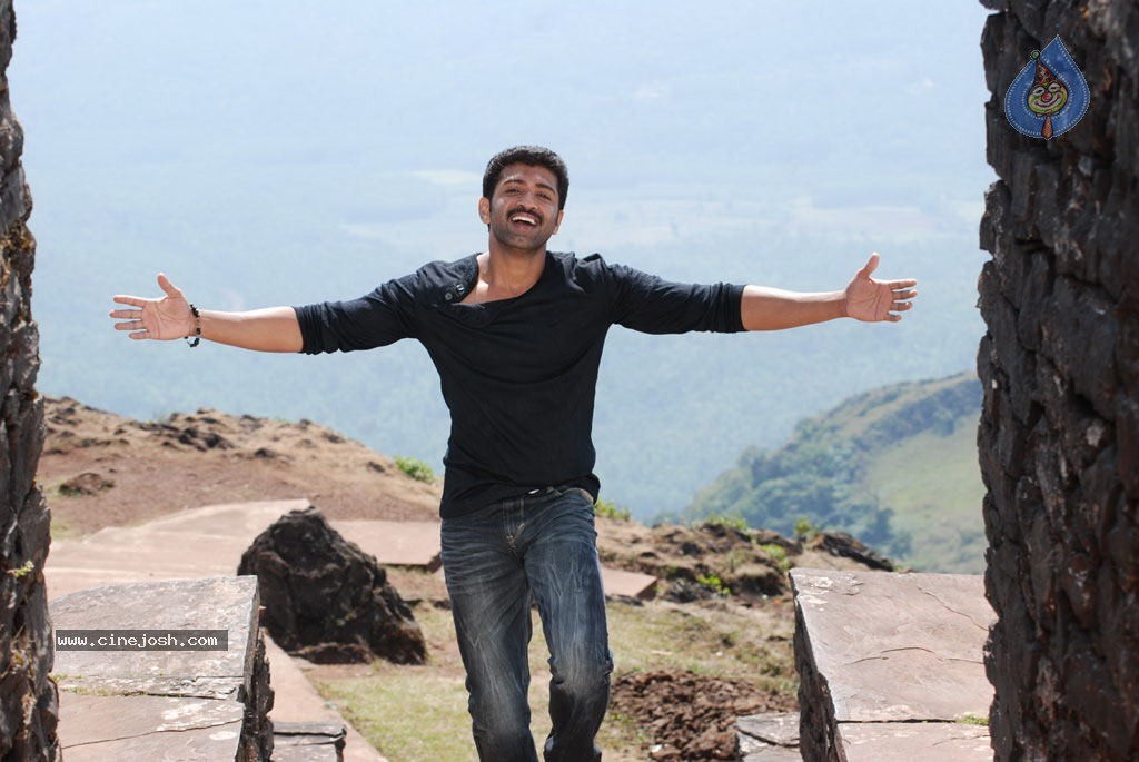 Thadaiyara Thaakka Tamil Movie Stills - 63 / 63 photos