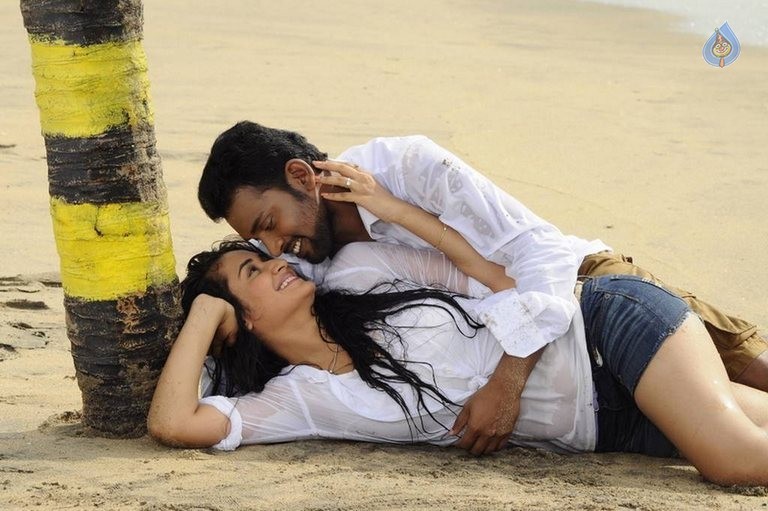 Thakituthaththom Tamil Film Photos - 11 / 29 photos