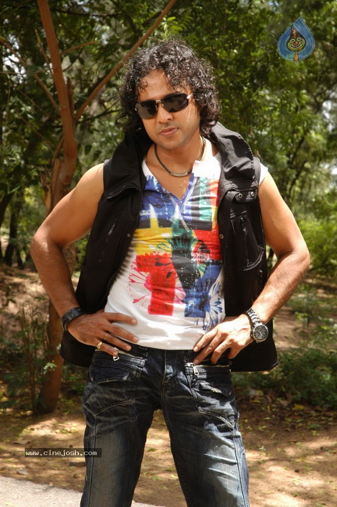 Thalapulla Movie Spicy Stills - 24 / 85 photos