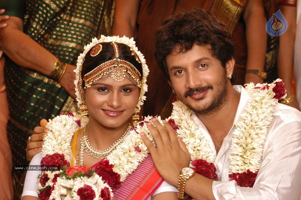 Thalapulla Movie Spicy Stills - 36 / 85 photos
