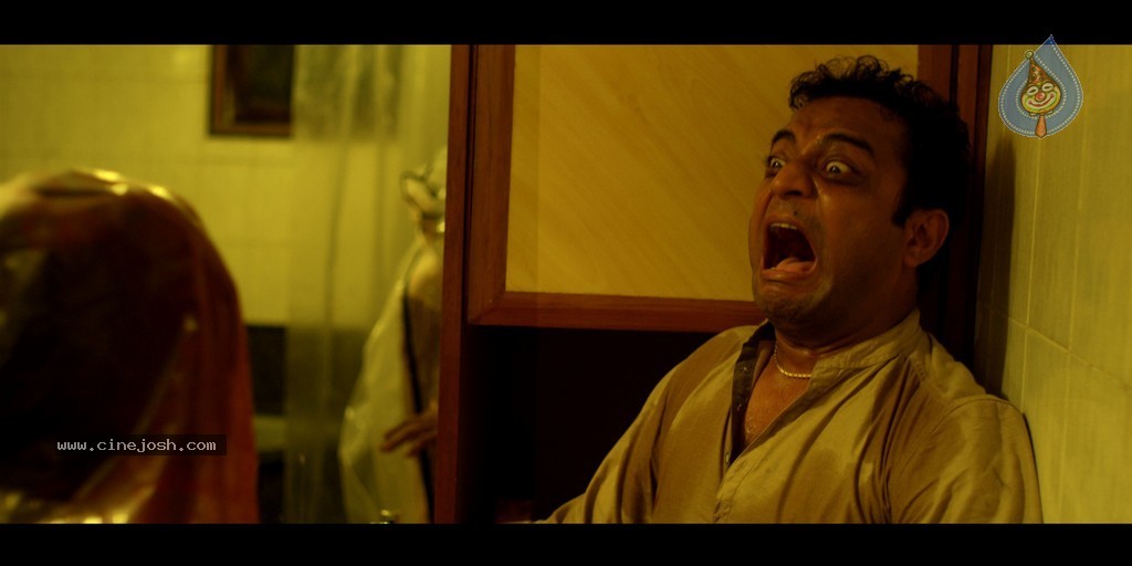 The End Movie Stills - 23 / 25 photos