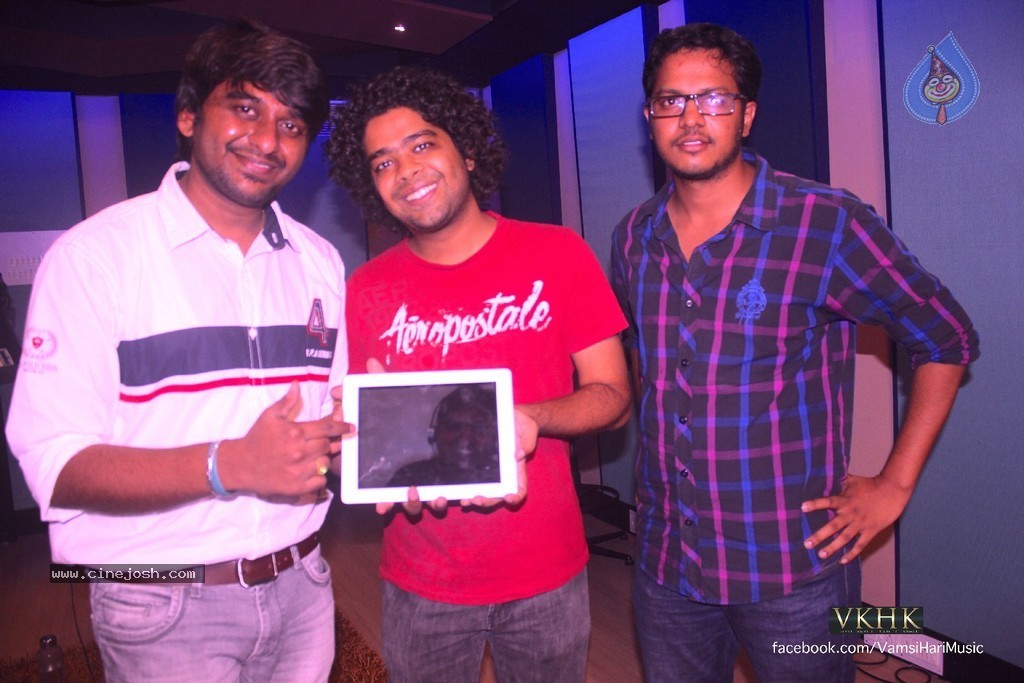 The End Movie Stills n Walls - 29 / 30 photos