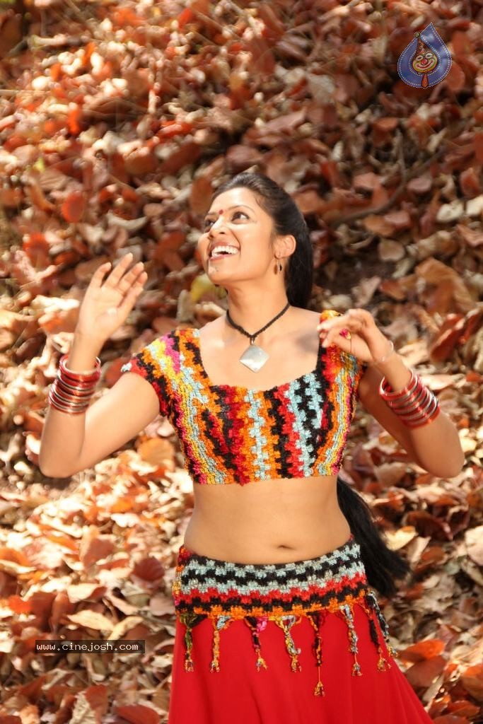 Theatre Lo Naluguru Movie Stills - 7 / 78 photos