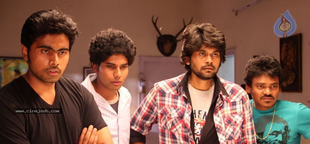 Theatre Lo Naluguru Movie Stills - 34 / 78 photos
