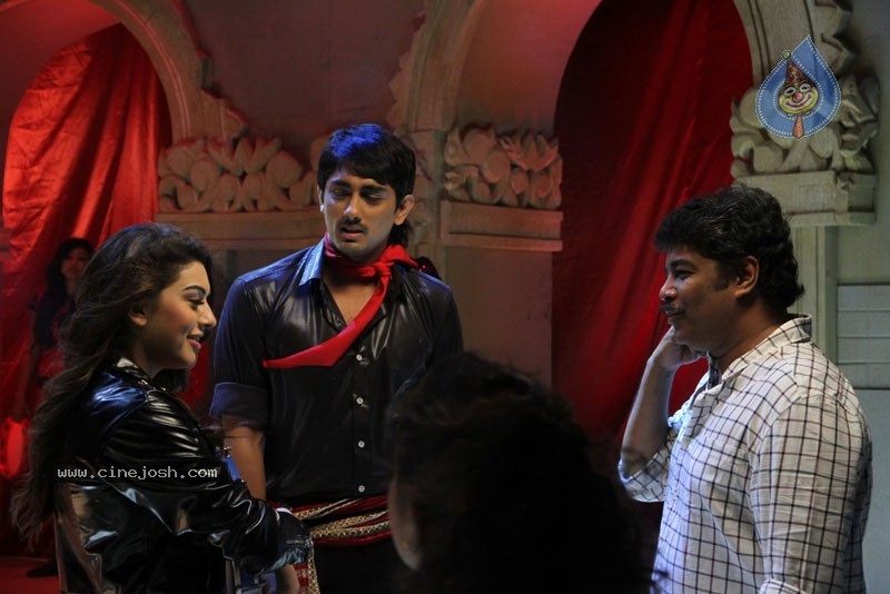 Theeya Velai Seiyyanum Kumaru Tamil Movie New Stills - 39 / 47 photos