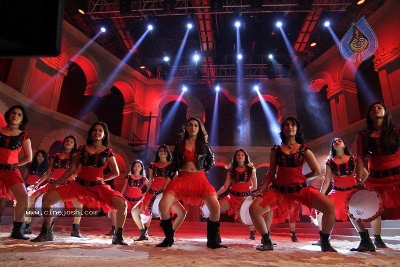 Theeya Velai Seiyyanum Kumaru Tamil Movie New Stills - 40 / 47 photos