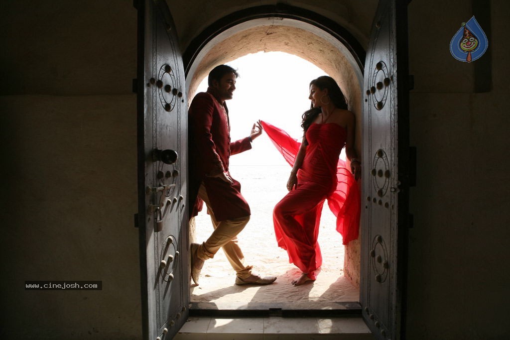 Thillu Mullu Tamil Movie New Stills - 3 / 26 photos