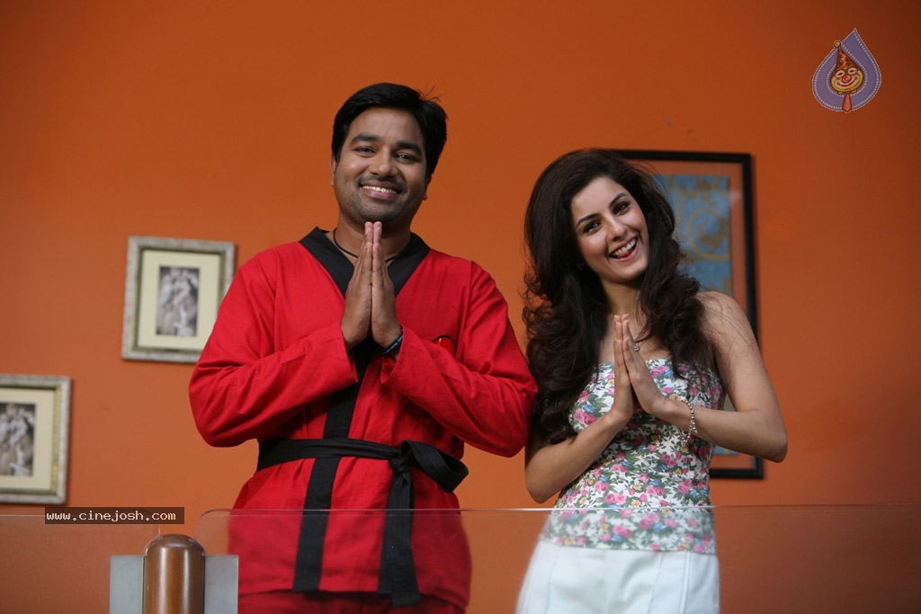 Thillu Mullu Tamil Movie New Stills - 12 / 26 photos