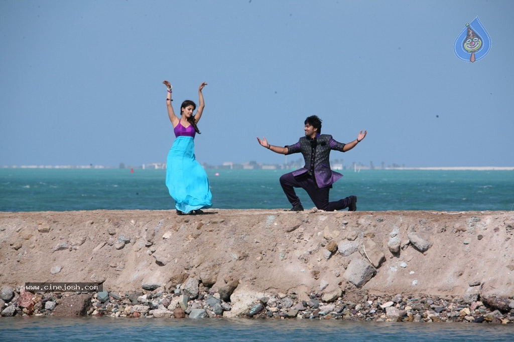 Thillu Mullu Tamil Movie New Stills - 16 / 26 photos